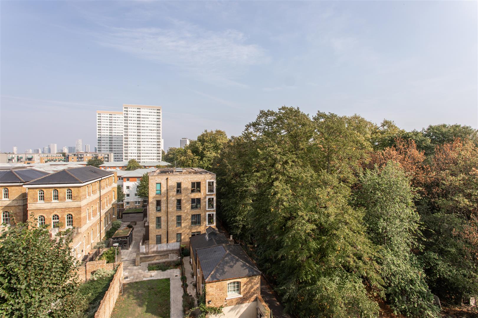 St. Clements Avenue, Mile End